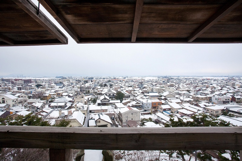 丸岡城から眺める冬の城下町